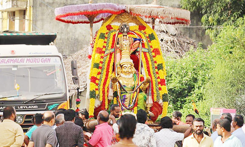 தாடாளன் பெருமாள் கோவிலில் தங்க கருட சேவை
