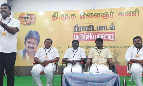 ஆலங்குளத்தில் தி.மு.க. பயிற்சி பாசறை கூட்டம்