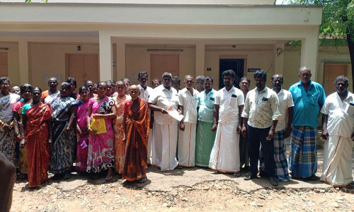 கோவில்பட்டி அருகே இலவச வீட்டுமனை வழங்கக்கோரி ஆர்.டி.ஓ. அலுவலகம் முற்றுகை