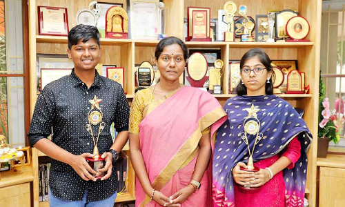 நீட் தேர்வில் புஷ்பலதா வித்யா மந்திர் பள்ளி மாணவர்கள் சாதனை