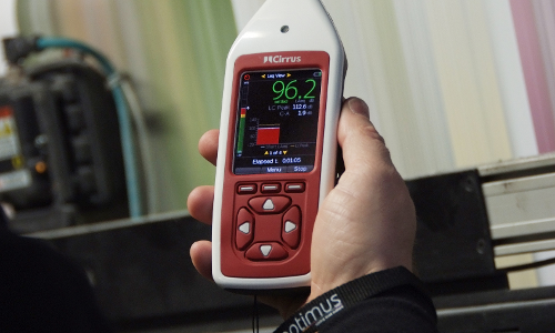 ஒலியின் அளவை ஆய்வு செய்த அதிகாரிகள்