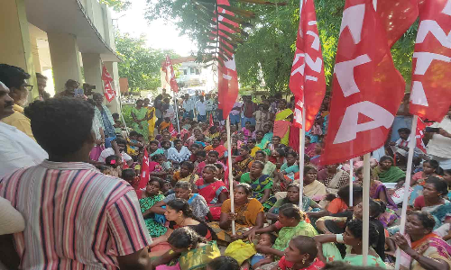 சாதி சான்று கேட்டு பழங்குடியின மக்கள் ஆர்ப்பாட்டம்