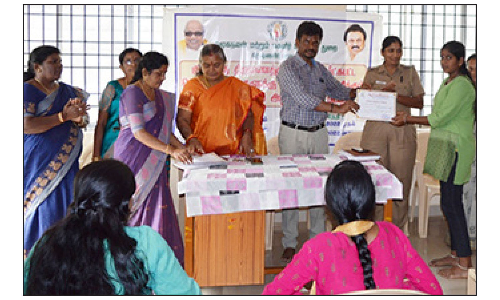 திறன் பயிற்சி பெற்ற குழந்தைகளுக்கு சான்றிதழ் வழங்கும் நிகழ்ச்சி