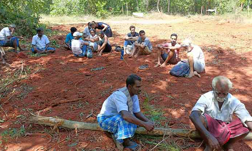 ஆரோவில்லில் வெளிநாட்டினர் முற்றுகை