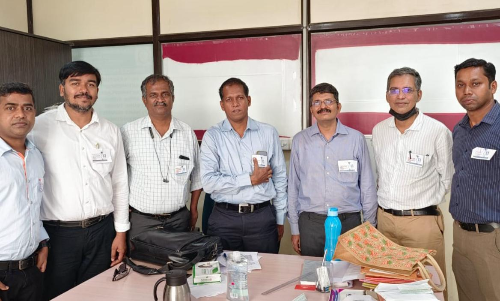 ஊதிய உயர்வை வலியுறுத்தி அரசு டாக்டர்கள் நூதன போராட்டம்