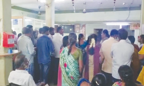 வங்கி வாடிக்கையாளர்களுக்கு போலீசார் விழிப்புணர்வு