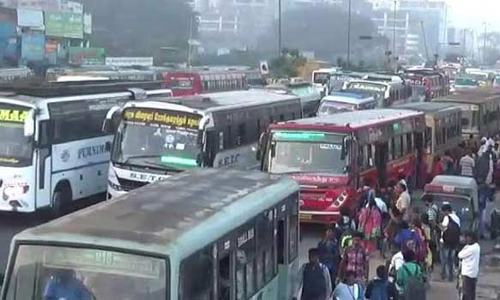 வண்டலூர் உயிரியல் பூங்கா அருகே திருச்சி- சென்னை தேசிய நெடுஞ்சாலையில் போக்குவரத்து நெரிசல்