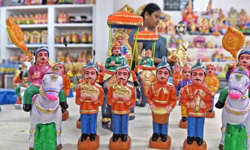 நவராத்திரி விழாவை முன்னிட்டு விதவிதமான கொலு பொம்மைகள் விற்பனை