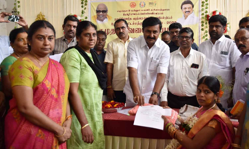 வெள்ளகோவிலில் சமுதாய வளைகாப்பு விழா