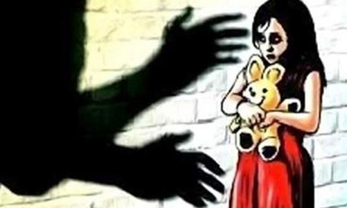 மத்திய பிரதேசத்தில் பயங்கரம்: பள்ளி வேனில் எல்.கே.ஜி. மாணவியை பலாத்காரம் செய்த டிரைவர்