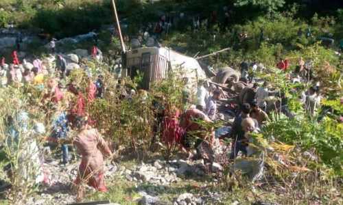 பூஞ்ச் பள்ளத்தாக்கில் பேருந்து கவிழ்ந்து விபத்து- 9 பேர் பலி