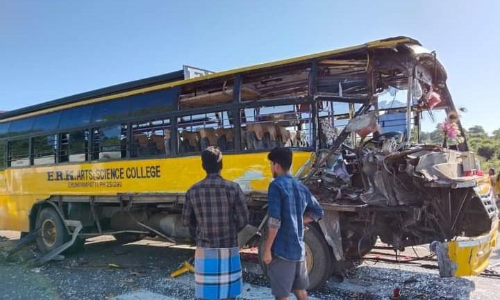 ஊத்தங்கரை அருகே பள்ளி, கல்லூரி பேருந்துகள் நேருக்கு நேர் மோதல்