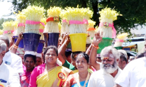 பெண்கள் முளைப்பாரி ஊர்வலம்