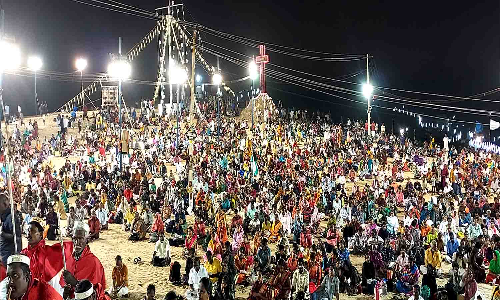 மணப்பாடு  திருச்சிலுவைநாதர் ஆலயத்தில் மகிமை பெரும் விழா