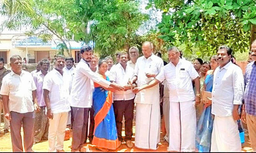 நவ்வலடி ஆரம்ப சுகாதார நிலையத்தில்  ஆக்சிசன் பைப்லைன் அமைக்கும் பணி- சபாநாயகர் அப்பாவு தொடங்கி வைத்தார்