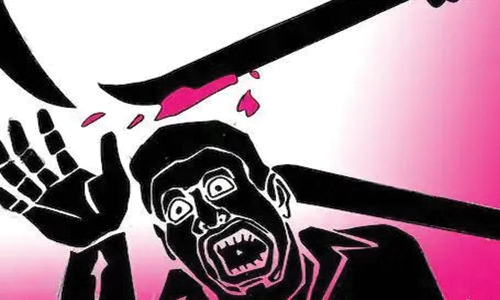 பொன்னை பஸ் நிலையத்தில் டிரைவரை ஓட ஓட விரட்டி வெட்டிய வாலிபர்