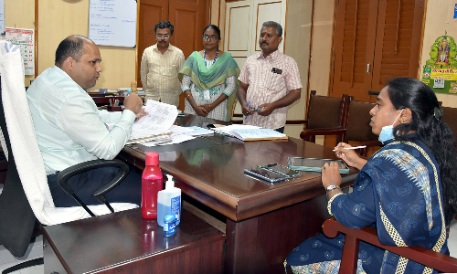 ஆர்.டி.ஓ., தாசில்தார் அலுவலகத்தில் கலெக்டர் ஆய்வு