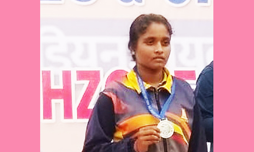 நாட்டறம்பள்ளி மாணவி வெள்ளி பதக்கம் வென்றார்