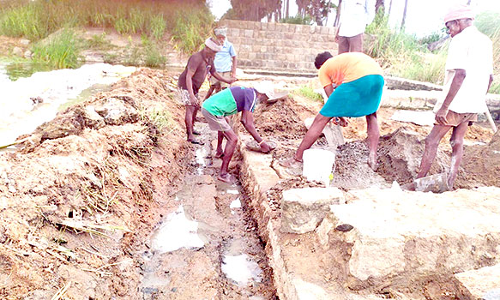 உய்யக்கொண்டான் வாய்க்கால் சீரமைப்பு பணி தீவிரம்