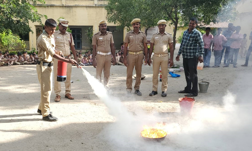 பள்ளி மாணவர்களுக்கு தீ தடுப்பு விழிப்புணர்வு பயிற்சி