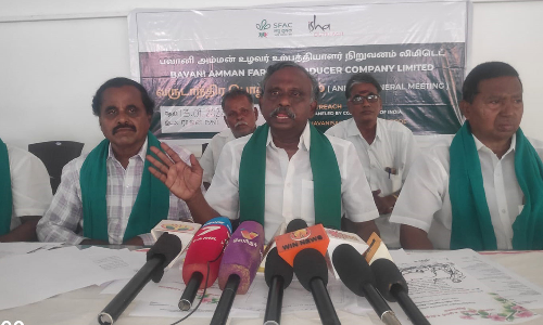 காங்கிரீட் தளம் அமைக்கும் திட்டத்தை அரசு கைவிட வேண்டும்