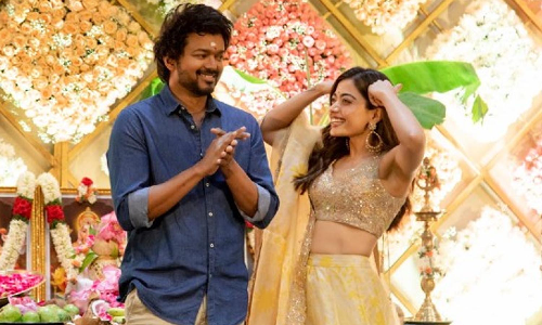 வாரிசு விஜய்யுடன் ராஷ்மிகா.. லைக்குகளை குவிக்கும் புகைப்படம்..