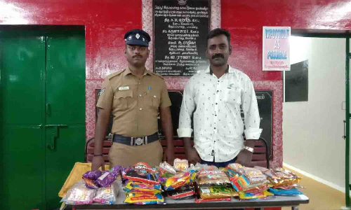 ரெயிலில் கேட்பாரற்று கிடந்த 6 கிலோ புகையிலை பொருட்கள் பறிமுதல்