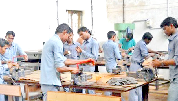 தஞ்சாவூர் அரசு தொழிற்பயிற்சி நிலையத்தில் காலியாக உள்ள இடங்களுக்கு நேரடி சேர்க்கை தஞ்சாவூர் அரசு தொழிற்பயிற்சி நிலையத்தில் காலியாக உள்ள இடங்களுக்கு நேரடி சேர்க்கை