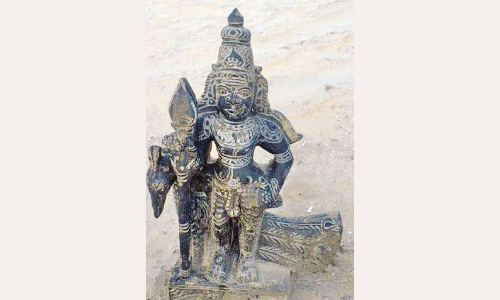 வேதாரண்யம் கடற்கரையில் கரை ஒதுங்கிய 1½ அடி முருகன் சிலை
