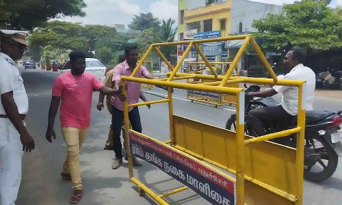 கடலூர்-புதுவை சாலையை இருவழி பாதையாக மாற்ற  போலீசார் ஏற்பாடு