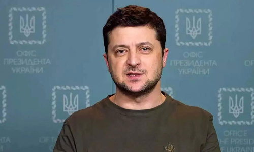 கார் விபத்தில் சிக்கிய உக்ரைன் அதிபர்- லேசான காயத்துடன் உயிர் தப்பினார்