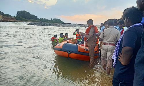 தென்பெண்ணையாற்றில் அடித்துச் செல்லப்பட்ட மாணவரை 2-வது நாளாக  தேடும் பணி தீவிரம்