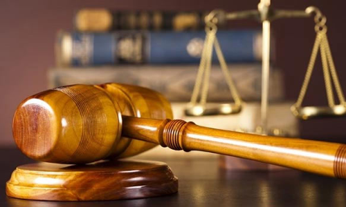கடலூர் அருகே முன்விரோத தகராறில் வாலிபருக்கு கத்திவெட்டு:  ஒரே குடும்பத்தை சேர்ந்த 4  பேர் மீது வழக்கு