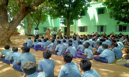 புவனகிரி அரசு பள்ளியில் போதை பொருள் விழிப்புணர்வு முகாம்