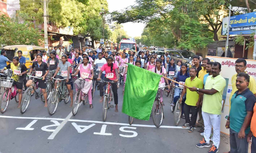 அண்ணா பிறந்தநாளையொட்டி பள்ளி மாணவ-மாணவிகளுக்கு சைக்கிள் போட்டிகள்-துணை மேயர் தொடங்கி வைத்தார்