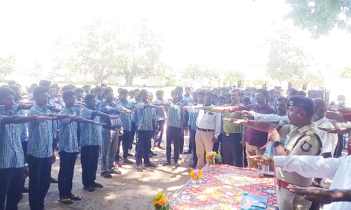 பள்ளி மாணவர்களிடம் போதை பொருள் குறித்து விழிப்புணர்வு