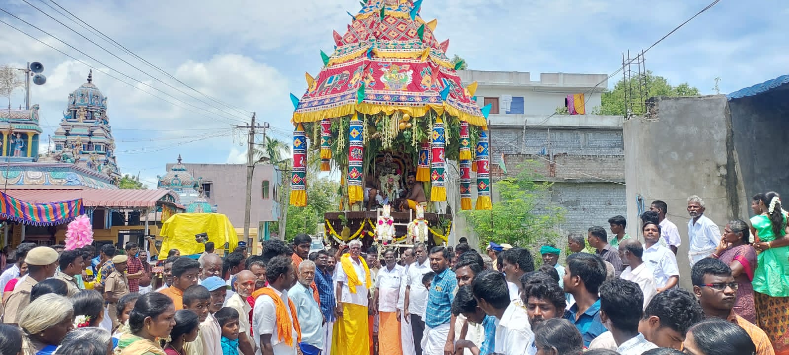 அகரம்சீகூர் மாரியம்மன் கோவில் தேரோட்டம்