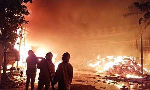 பண்ருட்டி அருகே முந்திரி எண்ணெய் தயாரிக்கும் ஆலையில் தீ விபத்து