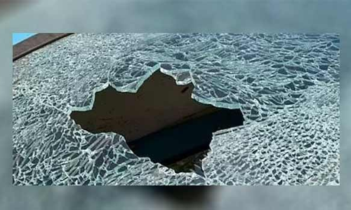 திருவெண்ணைநல்லூர் அருகே பஸ் கண்ணாடியை உடைத்த மாணவர்கள்