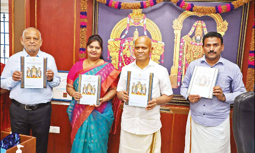 திருப்பதி ஏழுமலையான் கோவில் வருடாந்திர பிரம்மோற்சவ விழா அழைப்பிதழ் வெளியீடு