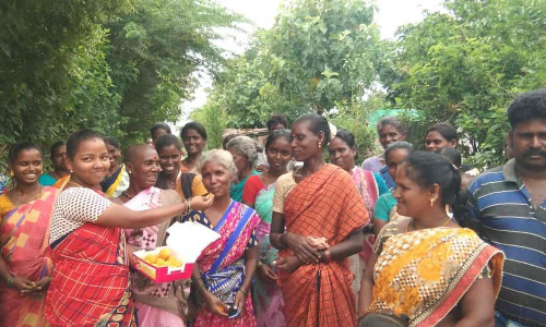ஊத்துக்கோட்டை அருகே ஆக்கிரமித்து கட்டிய தீண்டாமை சுவர் இடித்து அகற்றம்