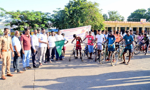 தென்காசியில்  இளைஞர் நலத்துறை சார்பில் மிதிவண்டி போட்டி