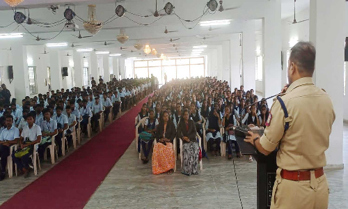 போதை பொருட்களை தடுப்பதில் மாணவ-மாணவிகளின் பங்கு முக்கியமானது