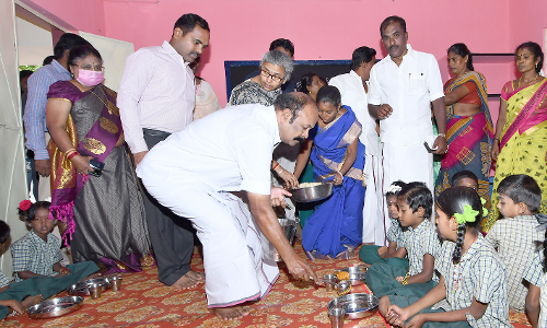 தொடக்கப்பள்ளி மாணவர்களுக்கான காலை உணவு வழங்கும் திட்டம்