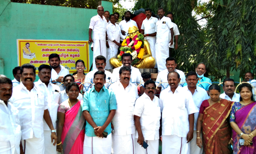 காரைக்குடியில் அனைத்து கட்சியினர் மரியாதை