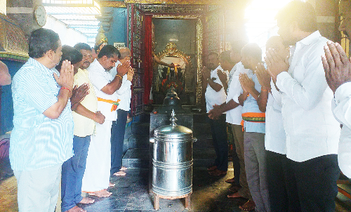 மோடி பிறந்தநாளை முன்னிட்டு கோவில்களில் சிறப்பு அபிஷேகம்