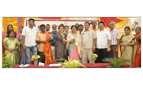 கிருஷ்ணகிரி அரசு மகளிர் பள்ளியில்  ஆசிரியர்களை கவுரவிக்கும் நிகழ்ச்சி