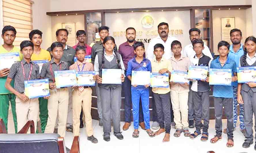 தென்காசியில் சைக்கிள் போட்டியில் வெற்றி பெற்றவர்களுக்கு பரிசு