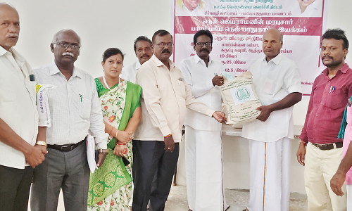 விவசாயிகளுக்கு பாரம்பரிய நெல்விதைகள்- எம்.எல்.ஏ. வழங்கினார்