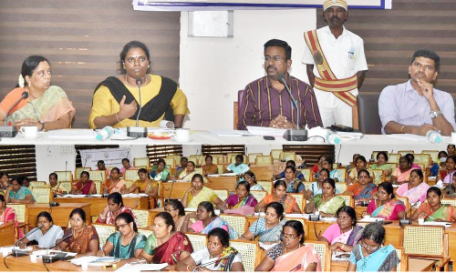 மகளிர் குழுவினருக்கு கடன் வழங்குவது தொடர்பான கலந்துரையாடல்- கலெக்டர் பங்கேற்பு